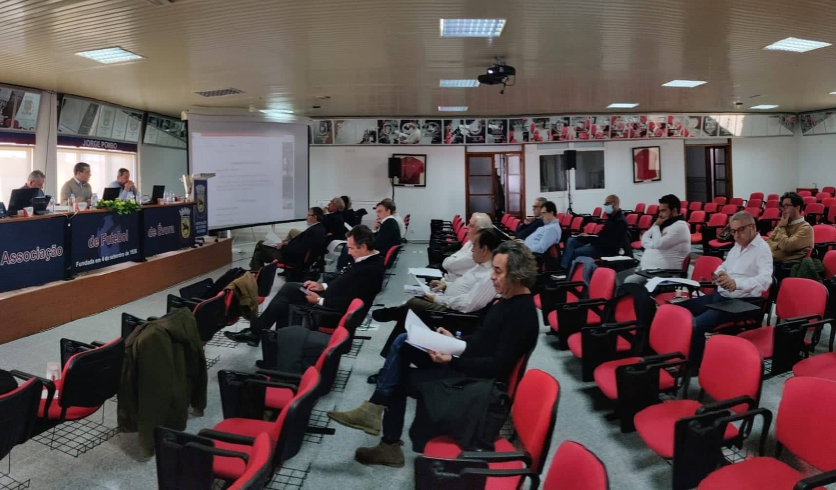 Associações distritais de futebol reuniram em Évora